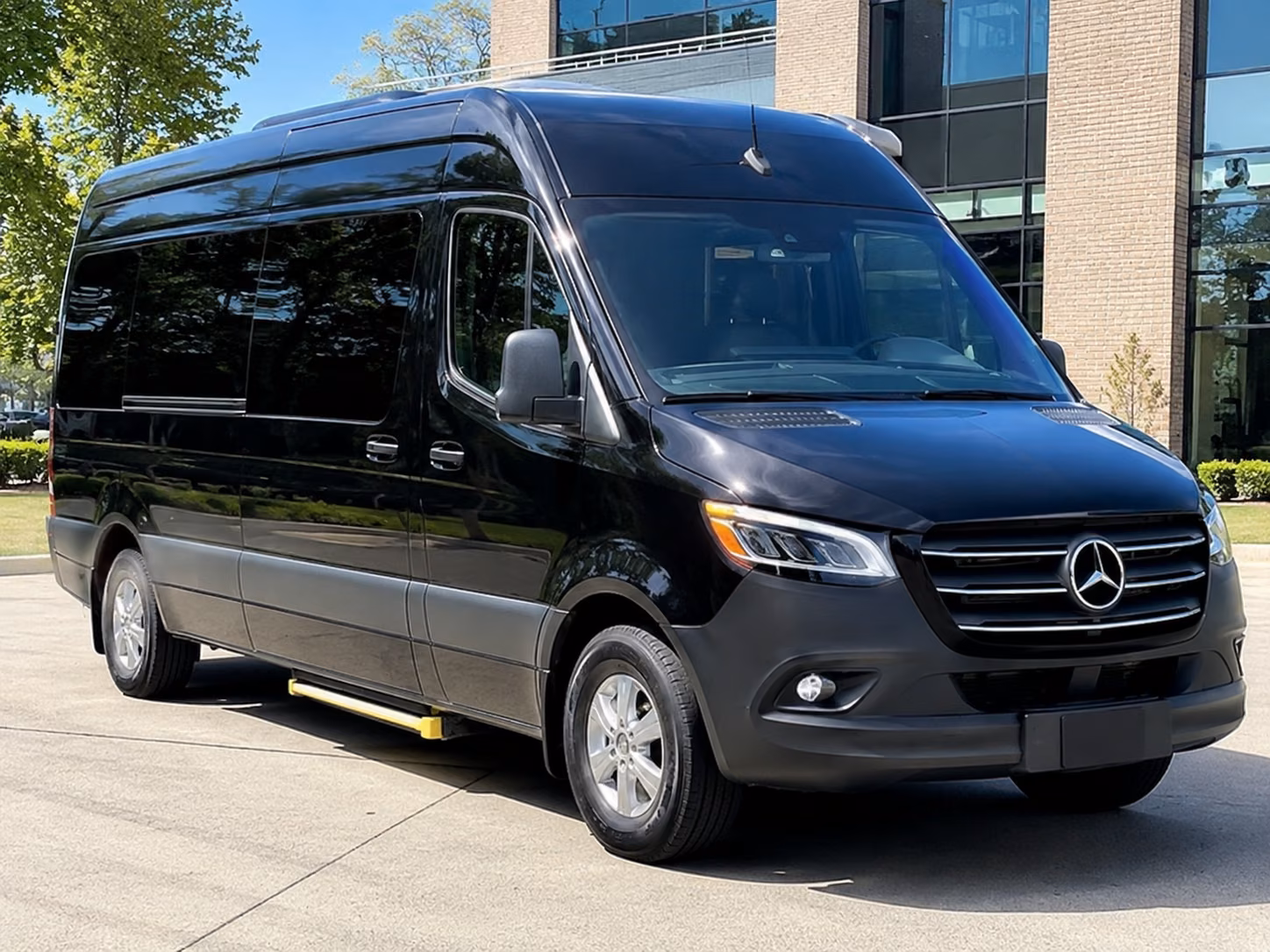 find the perfect transportation for your next airport transfer 4